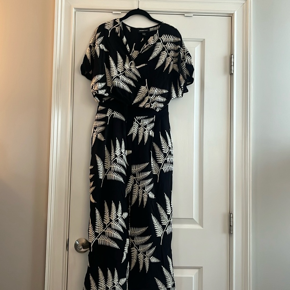 Fifteen Twenty Pants and Shirt set, great for vacation!